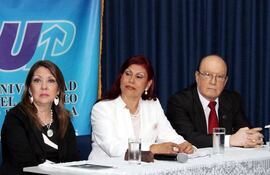 alba-teresa-garcia-directora-de-centros-regionales-estela-sanchez-viceministra-de-proteccion-de-los-derechos-de-las-mujeres-y-ngel-roman-campos-205440000000-1102694.jpg