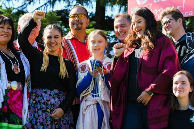 La activista sueca por el clima Greta Thunberg se reúne con representantes de las naciones indígenas canadienses antes de una marcha en Montreal.