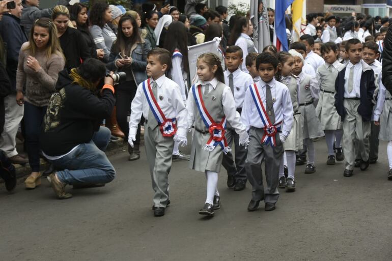 Niños de gala, en honor a Nuestra Señora de la Asunción.