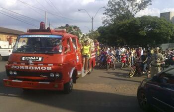 un-carro-de-bomberos-lleva-el-feretro-del-propietario-de-una-radio-fm-marcelino-vazquez-gonzalez-asesinado-el-miercoles-en-pedro-juan-caballero-hay-222051000000-515054.jpg