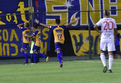 Kevin Serna (i) autor del 1-0 a favor del Chanchón.