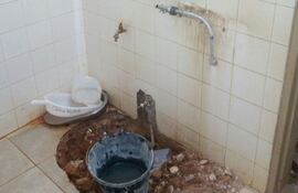bano-de-hospital-en-pesimo-estado-83828000000-1653042.jpg