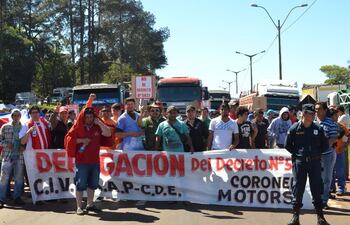 ayer-los-cigeneros-cerraron-tambien-la-ruta-vii-en-alto-parana-en-adhesion-a-los-de-falcon--204946000000-1498507.jpg