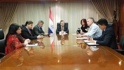 El senador Fernando Silva Facetti en reunión con ministros de la Corte y el titular de la Senad.