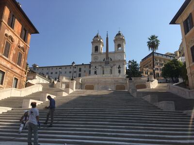La plaza España de Roma tiene reglas muy propias que no caen siempre bien entre los turistas.