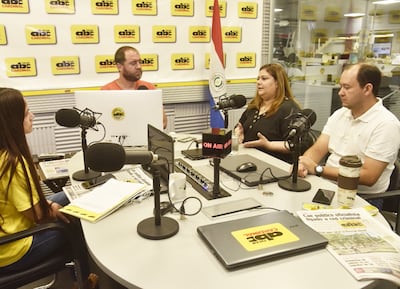 Los concejales Rossana Rolón y Félix Ayala conversan con los periodistas Magdalena Benítez y Javier Sánchez en la 730 AM.