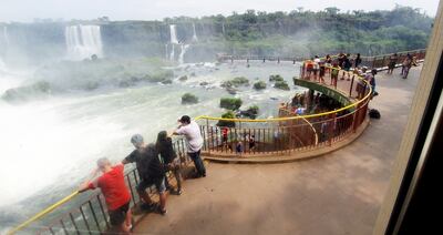Según la medición de técnicos del lado brasileño,  se registra un  50% menos en el volumen usual del caudal de las cataratas del parque nacional de Yguazú.