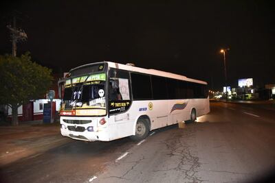 El ómnibus estaba repleto de productos de contrabando.