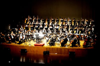 La Orquesta Sinfónica Nacional y el ensamble de arpistas de distintas nacionalidades.