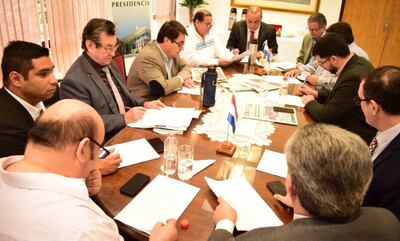 Reunión de la Mesa Directiva de la Cámara de Diputados. Fue presidida por Enrique Mineur (PLRA, llanista) ante la ausencia de Pedro Alliana (ANR, cartista).