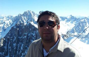 Abogado Euclides Vaesken Lugo en el exterior.