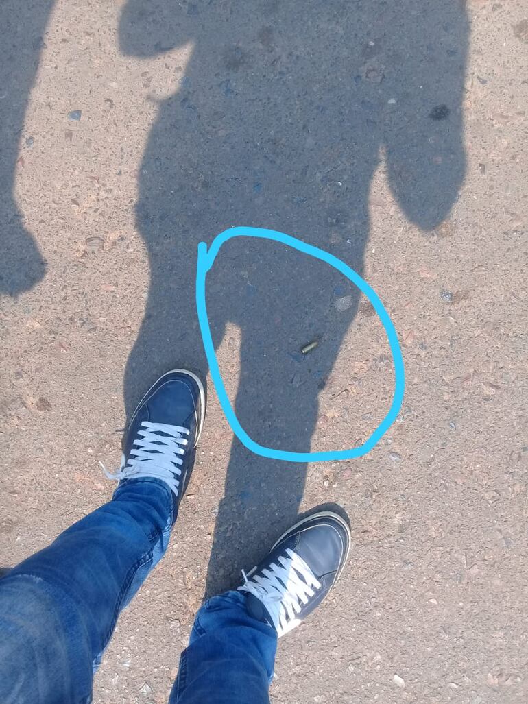 Los agentes policiales realizaron disparos intimidatorios en la vía pública.