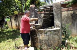 myrian-marmol-envio-esta-foto-para-mostrar-que-su-familia-debe-usar-agua-de-pozo-por-la-construccion-de-u-guasu--214447000000-488309.jpg