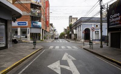 Ayer se vio a muy poca gente en las calles del microcentro capitalino. Esto también incluyó a locales de venta de ropa, restaurantes e incluso a vendedores ambulantes y cuidacoches.