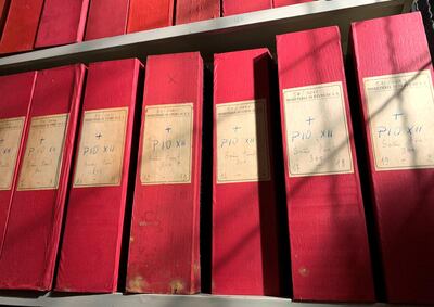 Vista de algunos de los documentos del Archivo Vaticano, que el próximo lunes 2 de marzo, por decisión del papa Francisco, abrirá por primera vez sus puertas para que puedan consultarse los documentos sobre el pontificado de Pío XII (Eugenio Pacelli), con los que el Vaticano espera que se aclare la acusación de que el pontífice no levantó la voz contra el nazismo durante la II Guerra Mundial.