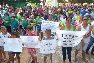 Cientos de vecinos de Bella Vista Norte marcharon por las avenidas de la ciudad para exigir el esclarecimiento del hecho.