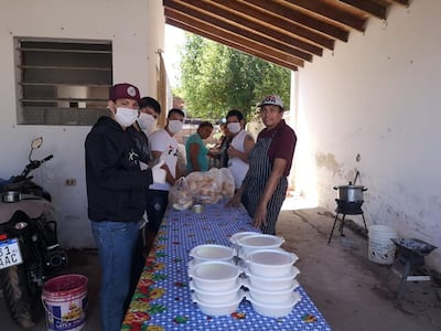 Sin importar cuanto tengan en sus bolsillos, estos vecinos entregan el corazón para ayudar a quienes la pasan mal en esta cuarentena.