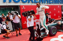 celebracion-por-el-triunfo-en-el-gp-de-alemania-del-piloto-ingles-lewis-hamilton-con-mercedes-afp--225120000000-1736151.jpg