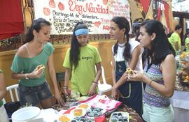 en-una-feria-instan-a-optar-por-una-vida-mas-saludable-203308000000-1271538.jpg