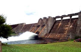 vista-parcial-de-la-presa-del-yguazu-cuya-capacidad-de-acumulacion-es-de-5-400-hm3-que-fue-construida-para-regular-los-caudales-afluentes-al-embalse-221217000000-1050587.jpg