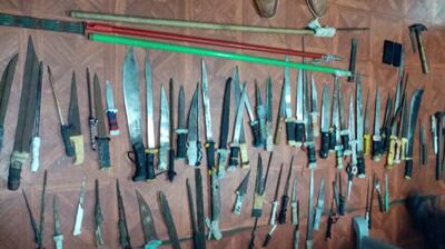 Dagas y machetes  fueron confiscados del poder de los presos del penal en Tacumbú.