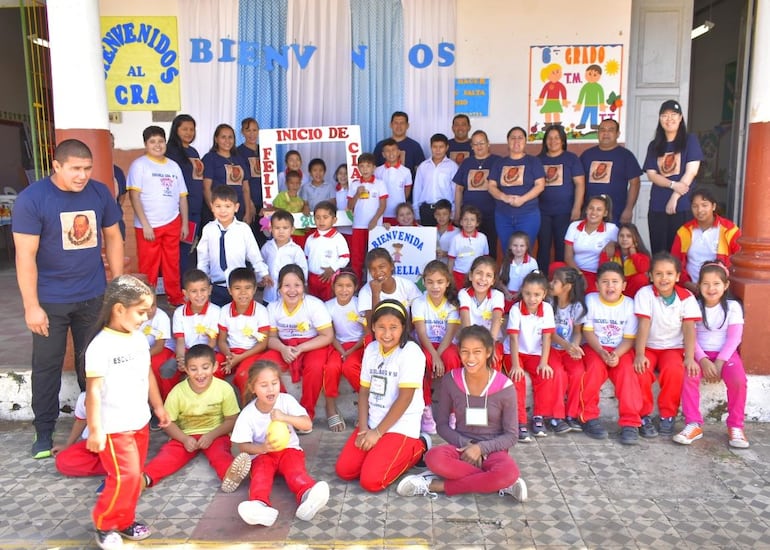 Los niños de la escuela Cervantes que iniciaron las clases desde esta mañana.