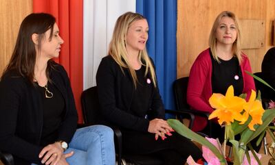Las productoras de orquídeas Nancy Szcezerba, Yeny Pioch y Rosana Kapanica, en la presentación  de la Expo Orquídea.