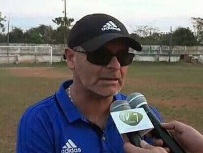 Carlos Lorenzo Ojeda en una entrevista con la prensa.