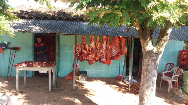 Se incautó más de 150 kilos de carne durante el allanamiento.