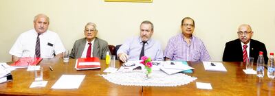 Gustavo Cazal (i), Darío Franco, Eduardo Venialgo, Eligio Vargas y Cayo Narváez, miembros del Tribunal de Conducta de la ANR que ayer resolvieron sacar a Cynthia Tarragó del padrón colorado.