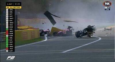 Grave accidente en la primera carrera de la Fórmula 2 en Bélgica.