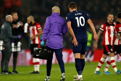 Harry Kane retirándose del campo de juego.