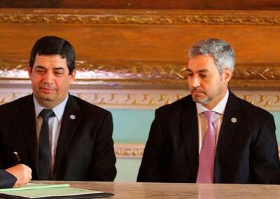 El vicepresidente Hugo Velázquez, junto al presidente Abdo.