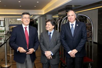 Rubén Melgarejo Lanzoni (1° de la izq.) aparece junto al ministro del Interior, Euclides Acevedo (c). El exasesor del secretario de Estado está fuertemente ligado a la imputada Dalia López.