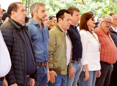 El Ministro de Agricultura y Ganadería, Rodolfo Friedmann (d), junto al Presidente de la República, Mario Abdo Benítez.