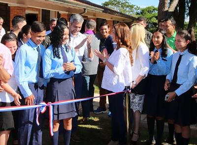 El presidente Mario Abdo Benítez asistió a la inauguración de mejoras en el Colegio Inmaculada Concepción de  Caazapá.