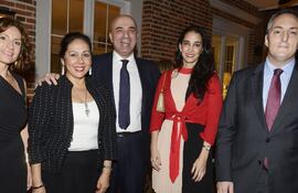 antonella-cavallari-embajadora-de-italia-maria-cecilia-rozas-ponce-de-leon-embajadora-del-peru-armando-nasser-adela-mestre-embajadora-de-colombi-203246000000-1320714.jpg