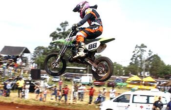 el-joven-piloto-paraguayo-pablo-olmedo-participo-este-fin-de-semana-del-mundial-junior-de-motocross-en-belgica--212633000000-1118840.jpg