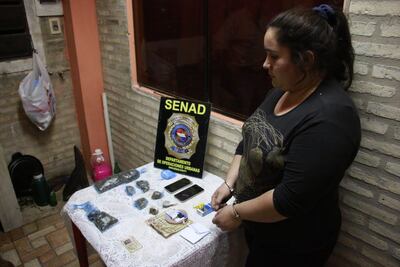 Mujer detenida con droga en barrio Pinozá de Asunción.