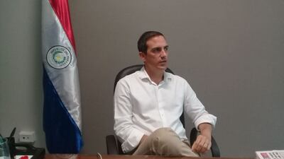 Senador Stephan Rasmussen.