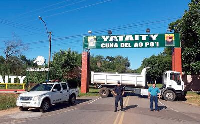El acceso principal a la ciudad de Yataity fue bloqueado con un camión tumba. Medidas de control similares aplican en otros distritos, como Villarrica, Paso Yobái e Iturbe.