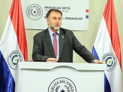 El ministro Benigno López (i) y el titular del BCP, José Cantero fueron  muy cuestionados por pagos extras en sus carteras.