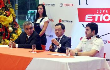 marcelo-toyotoshi-c-brinda-detalles-de-lo-que-sera-la-copa-etios-junto-a-alejandro-galanti-d-y-dgar-molas-en-representacion-del-touring--205247000000-1786837.jpg