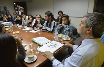 un-total-de-25-representantes-de-organizaciones-estudiantiles-participaron-de-la-primera-reunion-con-el-nuevo-ministro-riera-hablaron-sobre-sus-reivi-222612000000-1457520.jpg