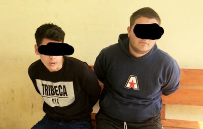 Ulises Sebastián Óscar Lugo (izq.) y Jonathan Darío Bazán Cabral fueron detenidos en  Ypané por agentes de la comisaría 23ª Central y entregados a sus pares de Lucha contra Crimen Organizado.