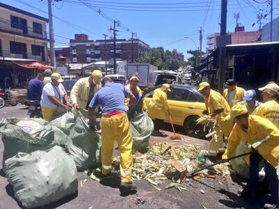 Las labores comenzaron ya en los tres últimos días, durante los cuáles se recolectaron un total de 200 toneladas de basura del Mercado 4.