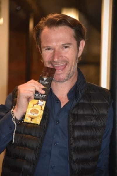 Un chocolate premium con más del 60 % es el que realmente ofrece todas las propiedades benéficas del cacao: antioxidantes y flavonoides que aportan energía y dan felicidad.