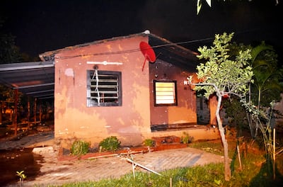 Vecinos aprovecharon la noche para atacar a pedradas y fuego la propiedad de la familia Mallorquín. Los pobladores también pidieron que estos no vuelvan al lugar, ya que son considerados un peligro para la comunidad.