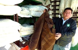 los-artesanos-de-san-miguel-ofrecen-sus-abrigos-de-lana-193026000000-580098.jpg