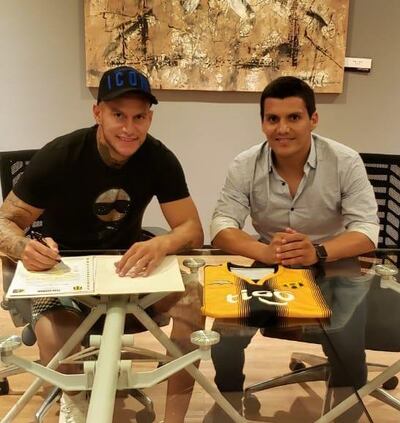 Bobadilla firmó hoy su contrato y fue presentado.